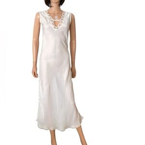 Vintage Parisian Maid 60’s Saks Fifth Ave Elegant Silky Soft Nightgown With Lace